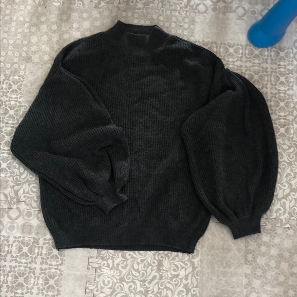 Gray balloon sleeve sweater